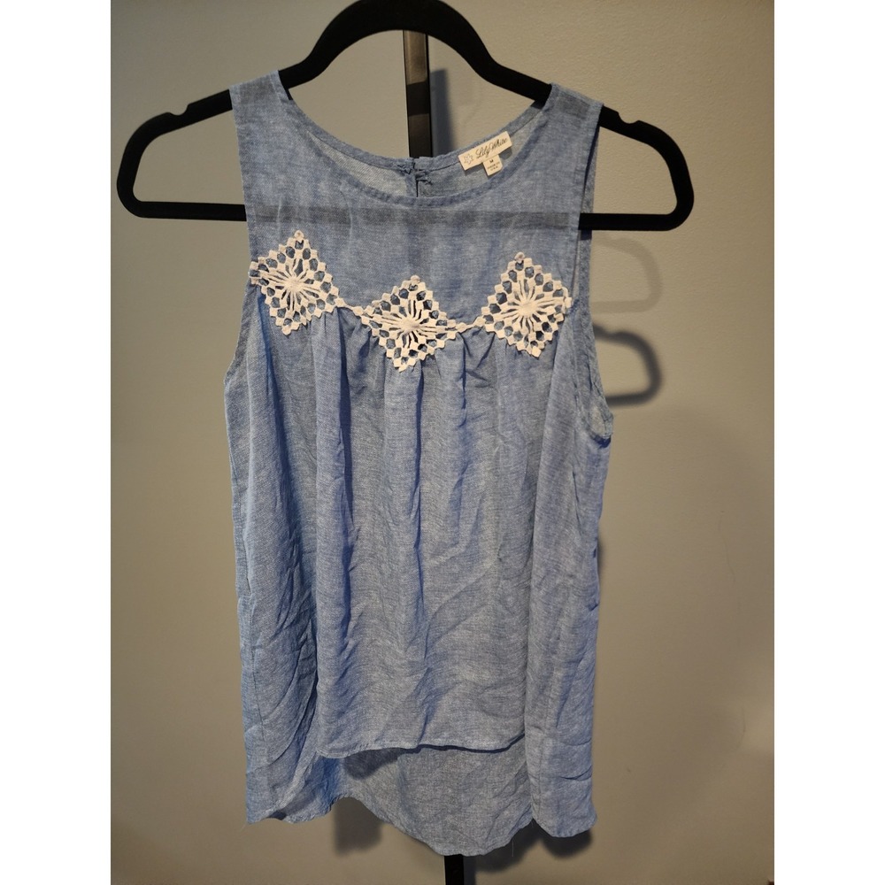 Sleveless Blouse With Beautiful Lacey‎ Accents